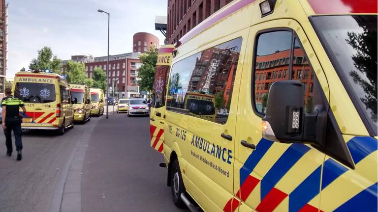 Meerdere ambulances werden opgeroepen. (Tom van der Put/SQ Vision).