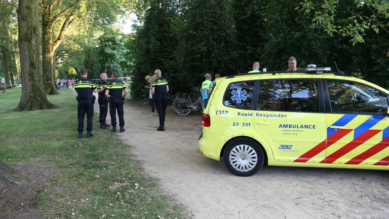 Boze automobilist schept bewust twee man (foto: Gabor Heeres/SQ Vision)