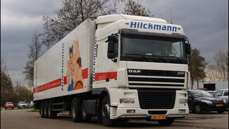 Vrachtwagen van Hilckmann bij Slachthuis Nijmegen. (Foto Hilckmann-Meat)