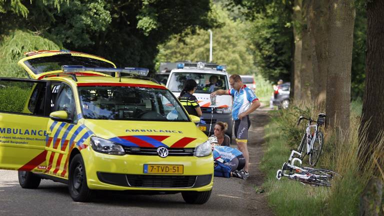 Wielrenner ernstig ten val (foto: Marcel van Dorst / SQ Vision