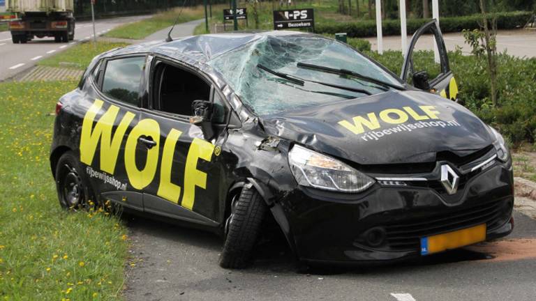 De gehavende lesauto (foto: Harrie Grijseels / SQ Vision)