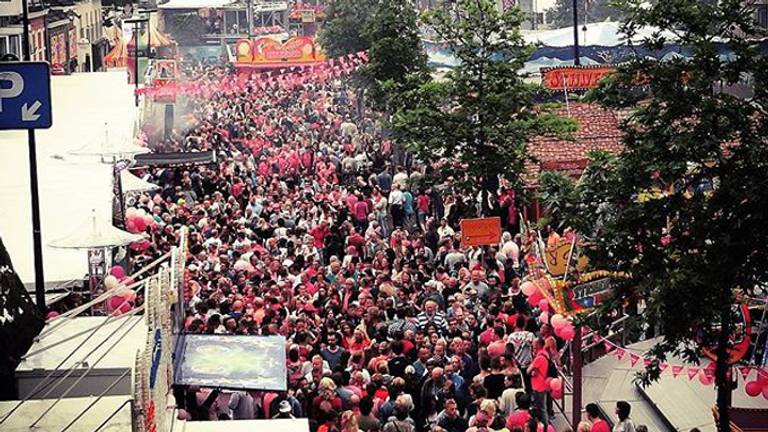 Café Joris op het Piusplein in Tilburg is klaar voor Roze Maandag