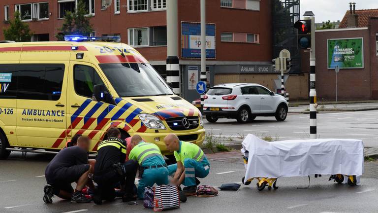 Het slachtoffer krijgt hulp. (Tom van der Put/SQ Vision)