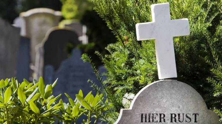 Man heeft graf vernield (archieffoto: ANP).