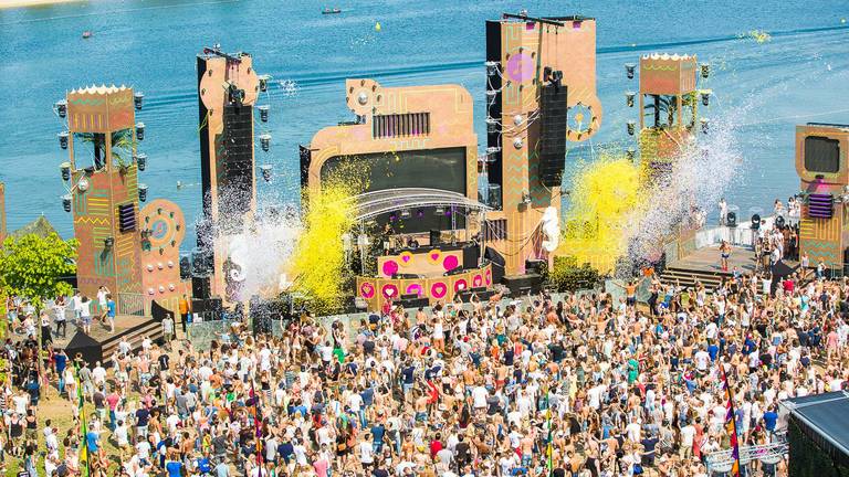 Het hoofdpodium van Extrema Outdoor tijdens een eerdere editie. (Foto: Tom Doms)