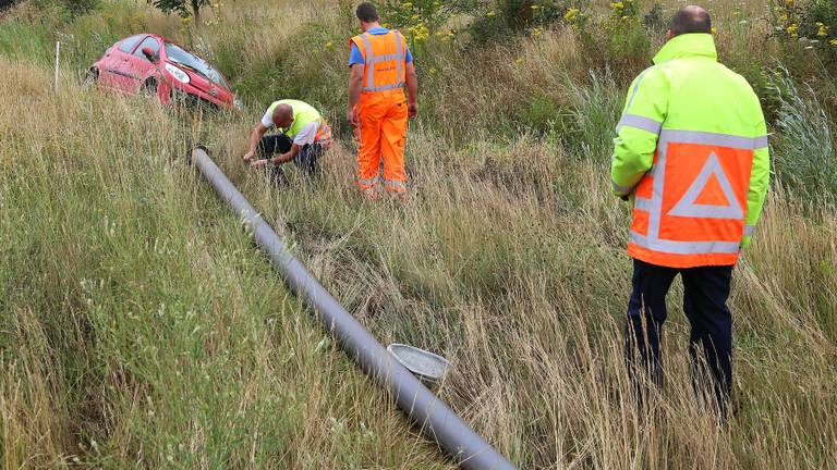 De automobiliste verloor de macht over het stuur. (Foto: Gabor Heeres/SQ Vision).