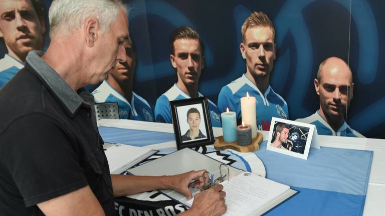 FC Den Bosch heeft een condoleanceregister geopend. (Foto: Henk van Esch Fotografie)