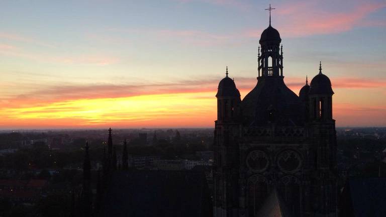 Zonsopkomst vanaf de Sint-Jan (foto: gemeente Den Bosch).