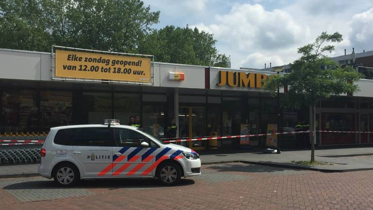 Supermarkt Jumbo in Rosmalen ontruimd na vondst verdacht pakketje 