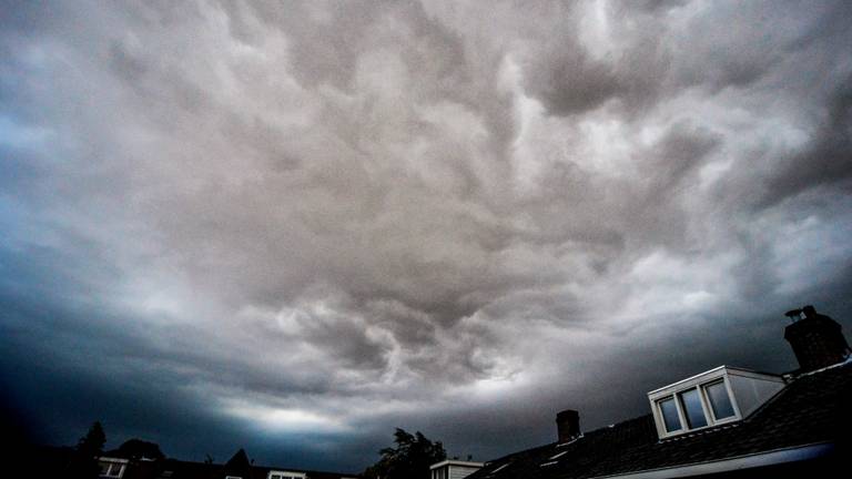 Dreigende wolken (archieffoto: Koen Bakx)