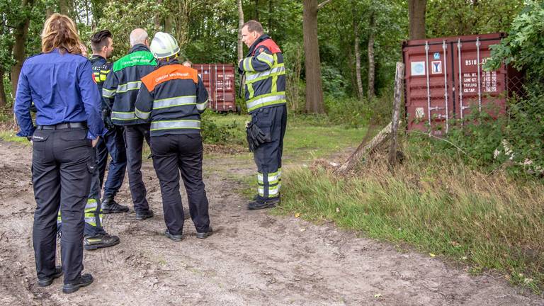 Zeecontainers in het bos (archieffoto: Rob Engelaar/ Infocus Media)