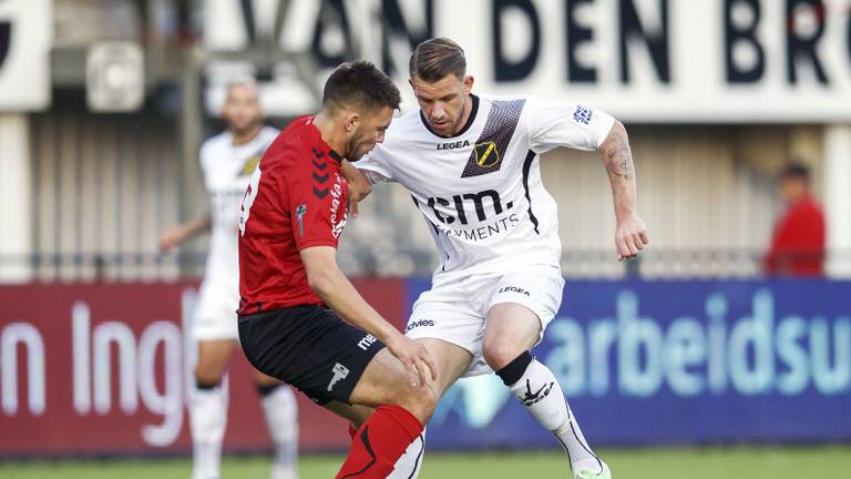 Kevin Brands redt punt voor NAC (foto: VI Images) 