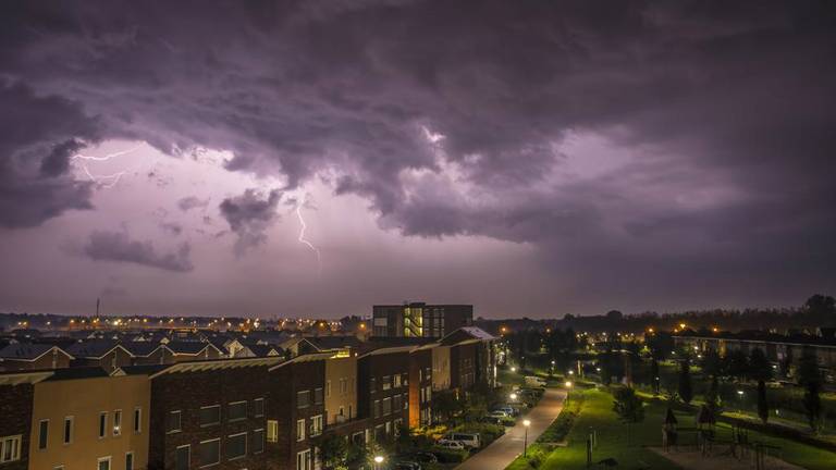 Onweer boven Uden en Veghel (foto: Peter van den Bosch)