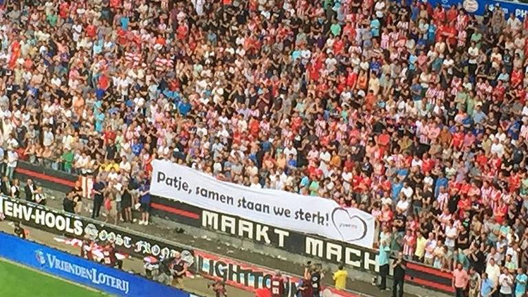 Fans PSV steunde Lodewijks met spandoek (foto: Archief)