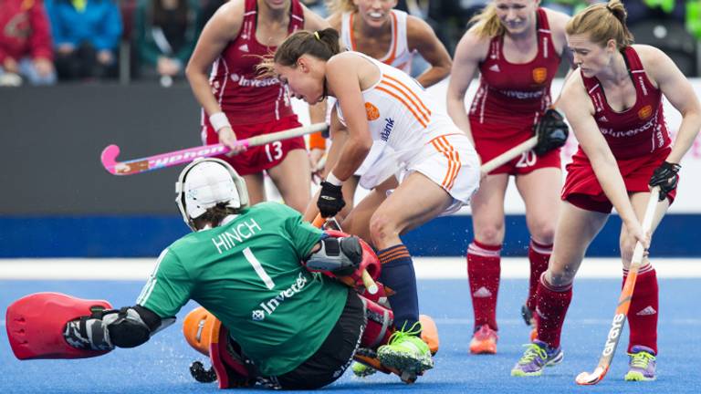 Ginella Zerbo  wordt tegengehouden in de finale (foto: ANP)