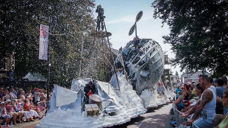 De praalwagen van De Lambrekvrienden