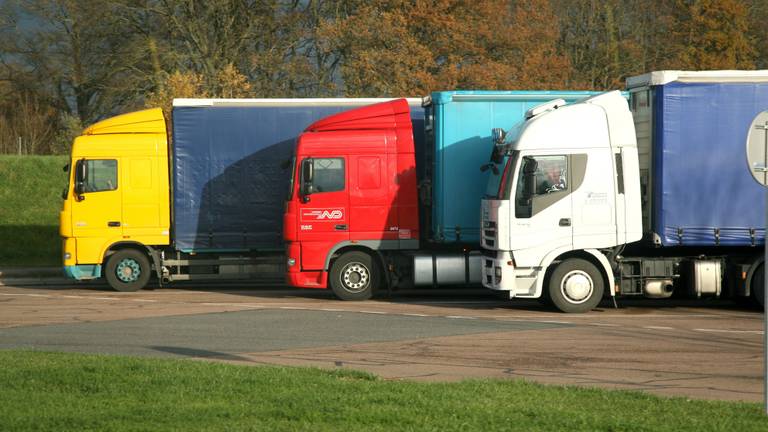 Algemene foto van geparkeerde vrachtwagens (archieffoto: Flickr/com/Vincentdesjardins)