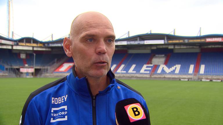 Trainer Jurgen Streppel heeft een Ghanese spits bij zijn groep