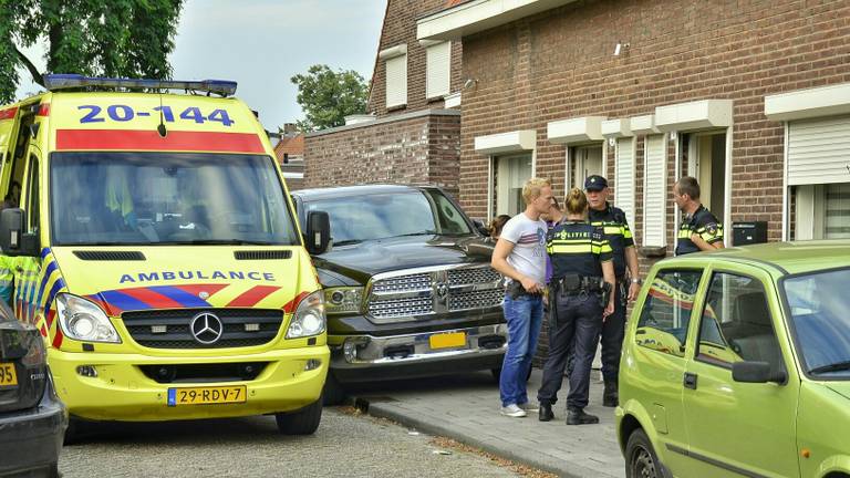 Gewonden bij gevecht in Tilburg. (foto: Diederik Cools/Stuve Fotografie)