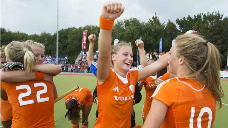 Laura Nunnink (rechts) juicht met Lieke van Wijk. (Foto: ANP).