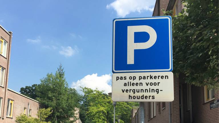 Wachten op parkeervergunning duurt jaren in Den Bosch (foto: Mattijs Smit)