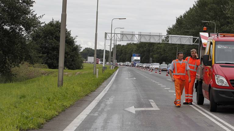 De verbindingsweg is afgesloten. (foto: Marcel van Dorst/SQ Vision).