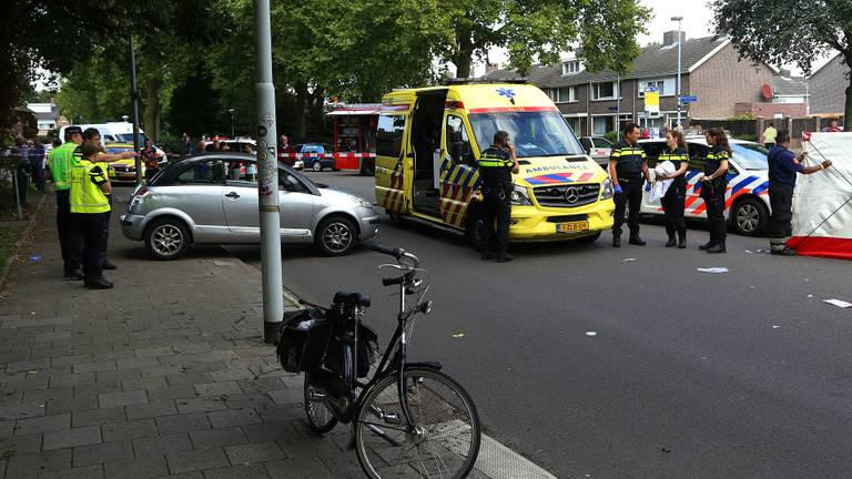 Fietsster overleden na aanrijding. (foto: Gabor Heeres/SQ Vision)