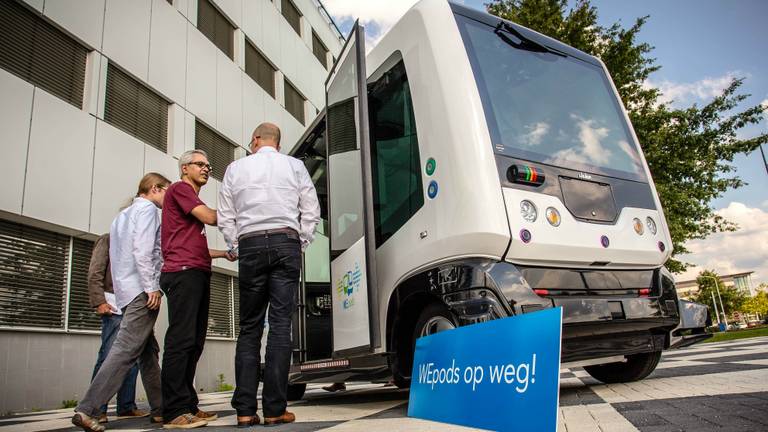 Zelfrijdende auto gepresenteerd. (foto: Rob Engelaar/Infocus Media)