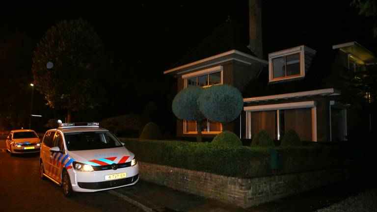 Drie inbrekers waren bezig in deze oude villa in Vught. (Foto: Bart Meesters/Meesters Multimedia)