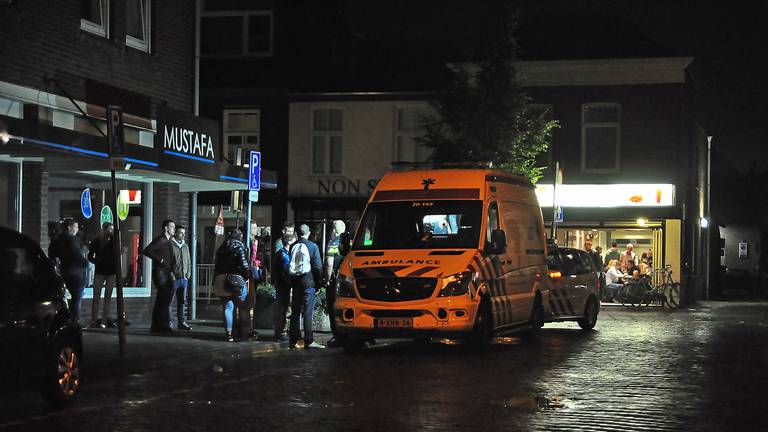 Volgens de groep jongeren kreeg het slachtoffer verschillende klappen in zij  gezicht. (Foto: Marvin Doreleijers/FPMB).