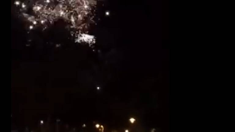 Het vuurwerk in het (verticaal gefilmde) filmpje van Vak T