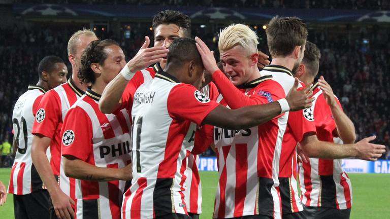 Ook rondom het stadion was de sfeer uitstekend