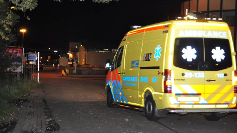 Hulpdiensten ter plekke bij DSM in Waalwijk (foto: Marvin Doreleijers / FPMB)