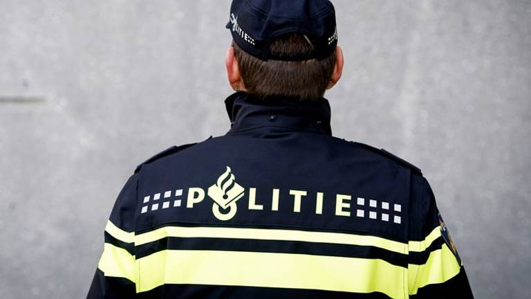 De politie pakt vijf mannen op