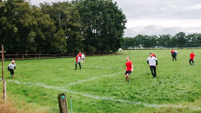 Voetbalwedstrijd tussen Brabant en Limburg. (foto: Gijs van den Berg)