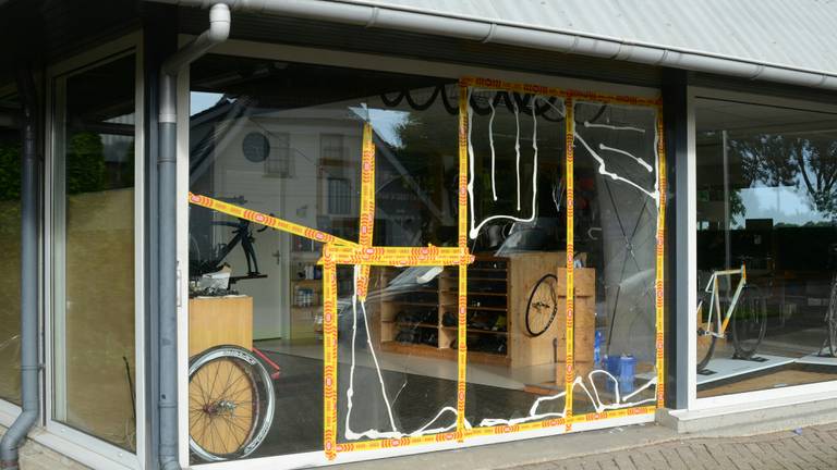 Bike Passion slachtoffer ramkraak in Almkerk. (foto: FPMB)