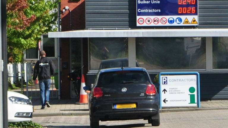 Man verdronken in Dinteloord. (foto: Martijn de Bruin/Stuve Fotografie)