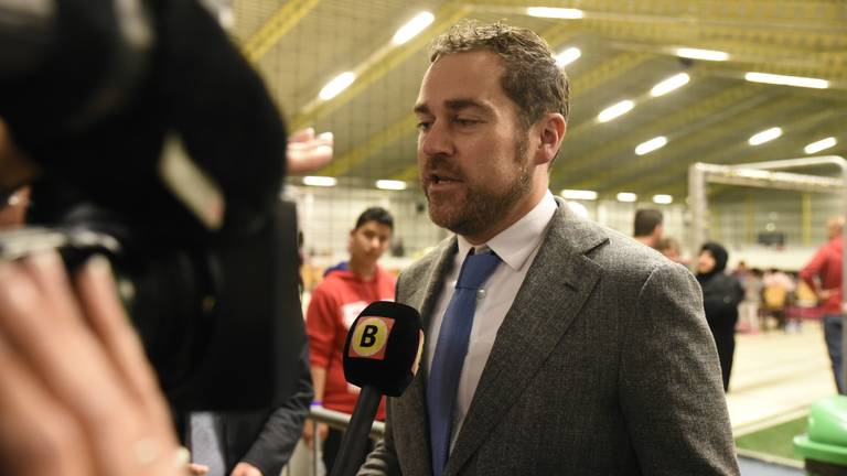 Staatssecretaris Klaas Dijkhoff bezoekt noodopvang in Breda (Foto: Tom van der Put)