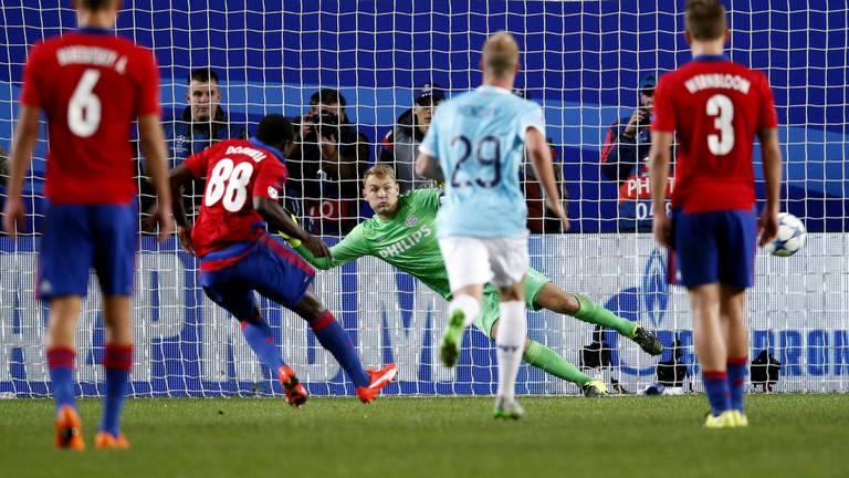 Doumbia scoort. (foto: Pics United)