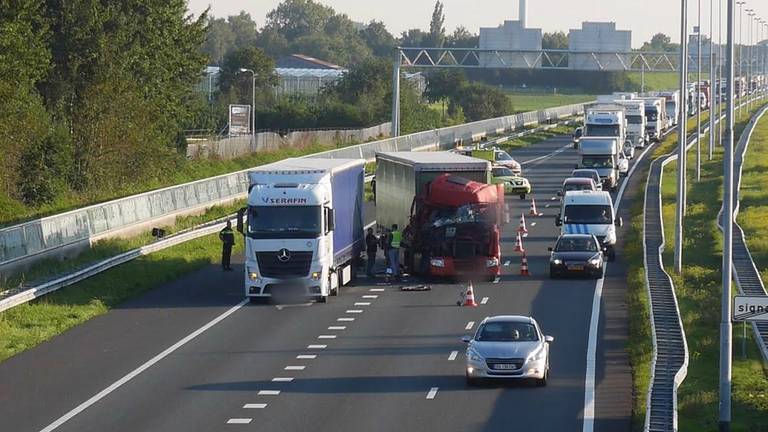 Er vielen geen gewonden bij het ongeval (Foto: Perry Roovers)