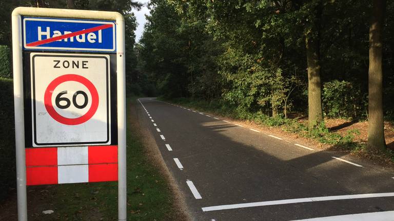 Extra strepen op de Pelgrimsweg in Handel moet verkeerssituatie veiliger maken