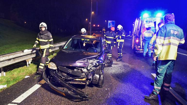 Auto flink beschadigd (foto: Toby de Kort / De Kort Media) 