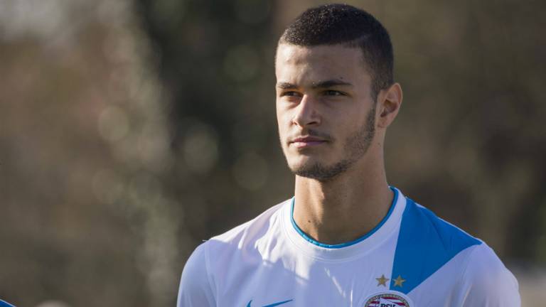 Gianluca Scamacca gaat zijn contract bij PSV verlengen