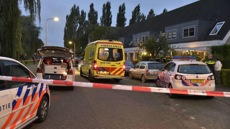 Steekpartij bij Maarheezepark in Tilburg. (foto: Jules Vorselaars/JV Media).