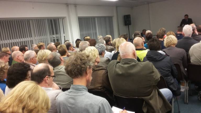 Het was druk op de informatieavond over een Polenhotel in Roosendaal