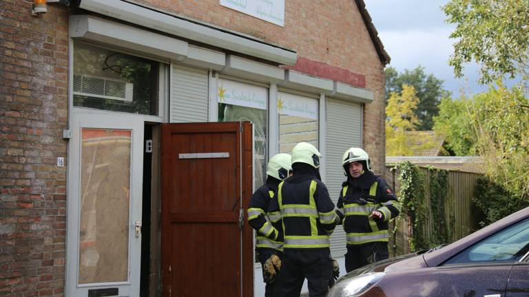 Brandweer bij de kwekerij (Foto: AS Media)