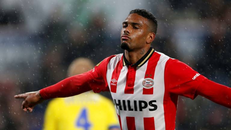 Locadia viert doelpunt (foto: VI Images)