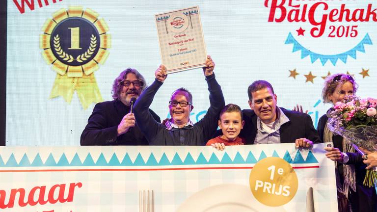 Slager Paul Brands uit Goirle wint titel Lekkerste Bal Gehakt 2015
