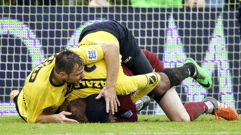 Ten Rouwelaar wordt bedolven (Foto: VI Images)