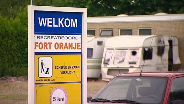 Twee arrestaties op camping Fort Oranje, wapens in beslag genomen